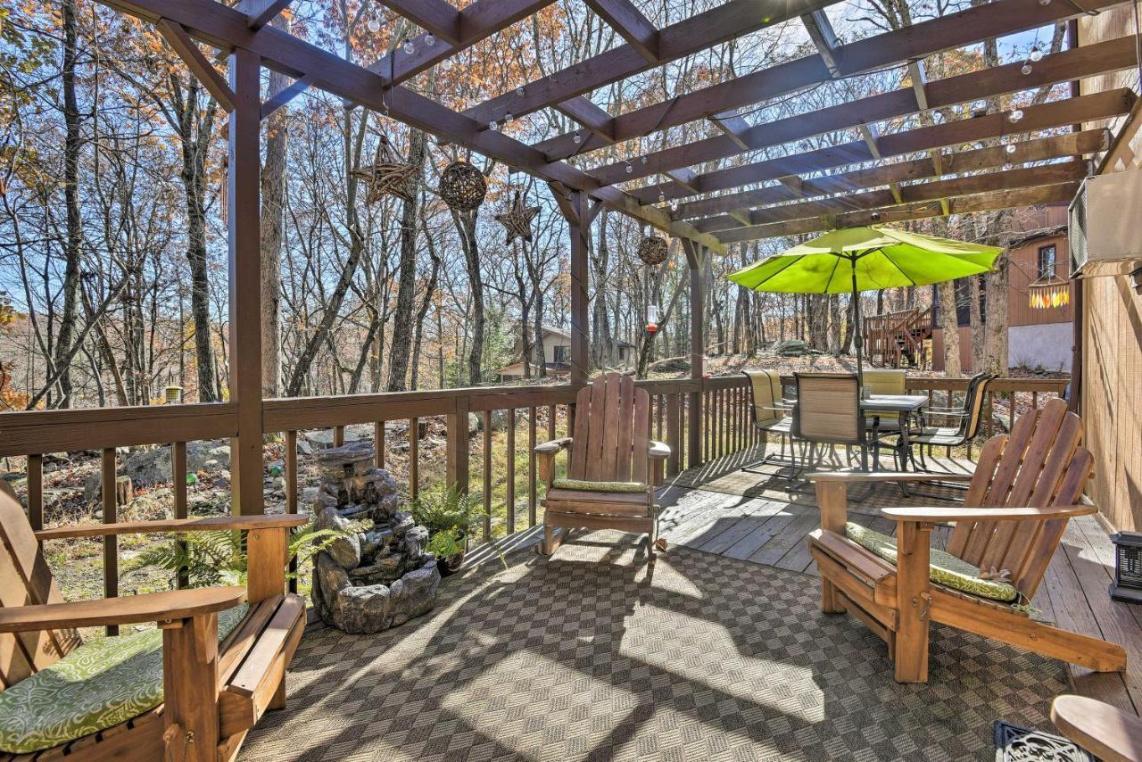 Poconos Vacation Rental With Pool Access And Hot Tub! 布什基尔 外观 照片