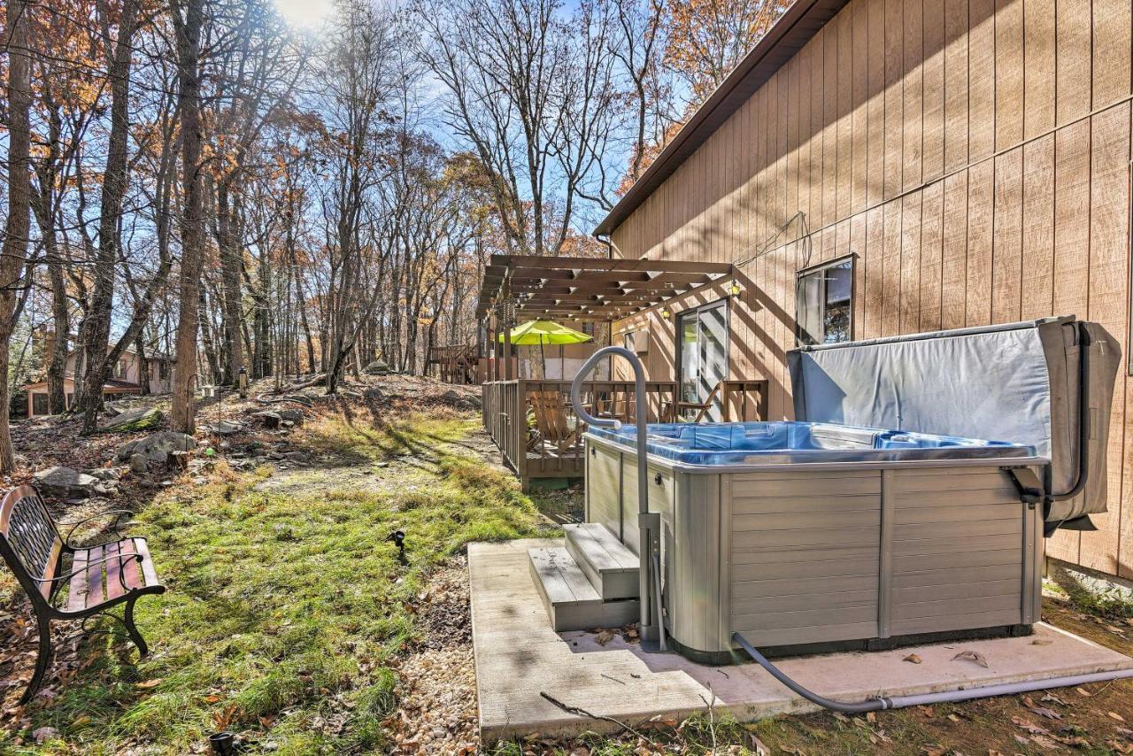 Poconos Vacation Rental With Pool Access And Hot Tub! 布什基尔 外观 照片