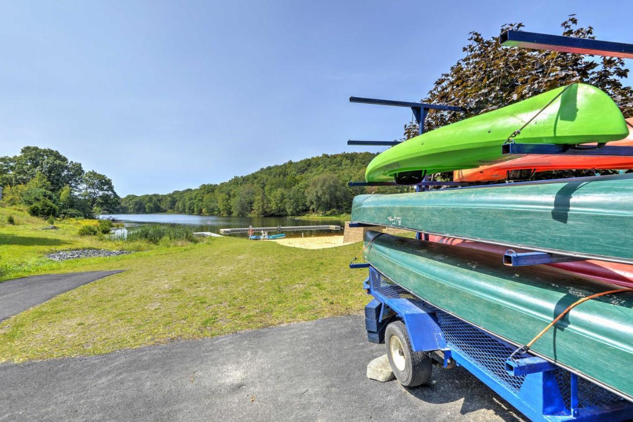 Poconos Vacation Rental With Pool Access And Hot Tub! 布什基尔 外观 照片